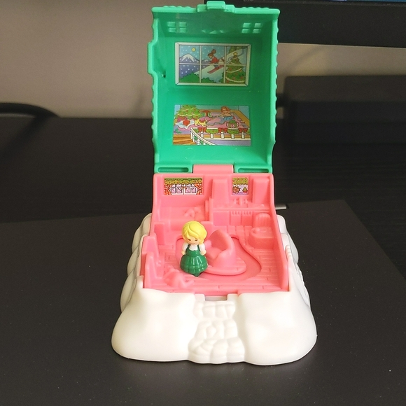 1995 Polly Pocket McDonald's Chalet - Picture 2 of 5